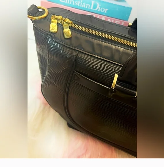 Louis Vuttion Black Epi Leather Handbag - Picture 9 of 10